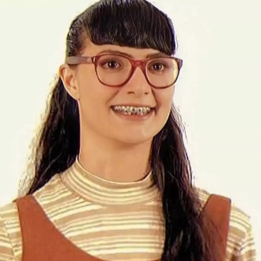 Bersaing mendapatkan hati Armando Mendoza, intip 10 beda gaya Betty dan Marcela