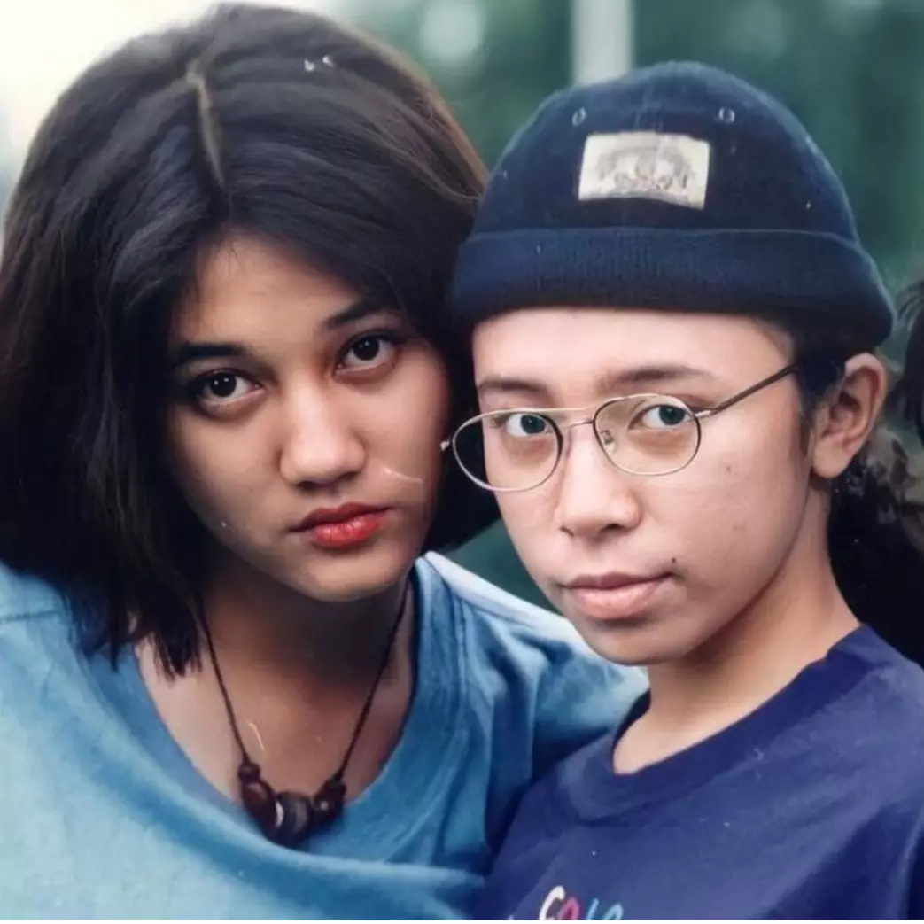 Sahabat Nike Ardilla ini jadi penyanyi top, ini 11 transformasinya yang kian singset di usia 49 tahun