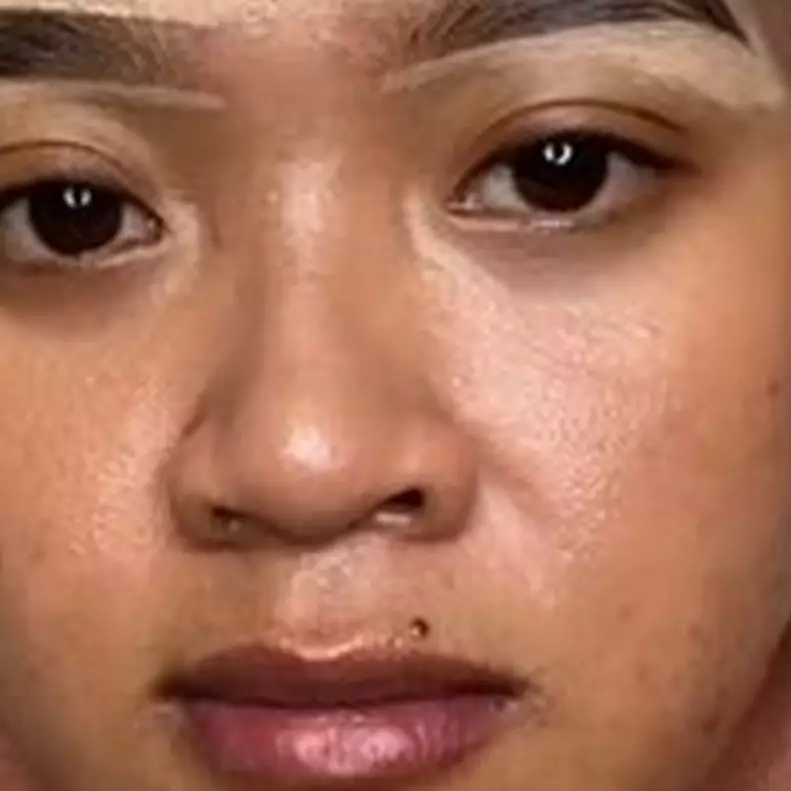 Wanita ini tiru gaya makeup Nissa Sabyan, hasil akhirnya disebut layaknya pinang dibelah dua