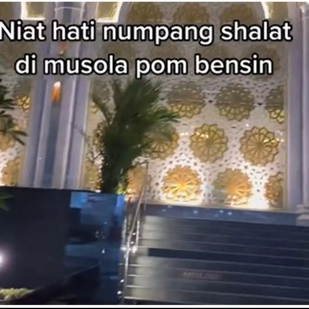 Momen pengendara motor mau numpang salat di pom bensin, penampakan musalanya malah bikin takjub