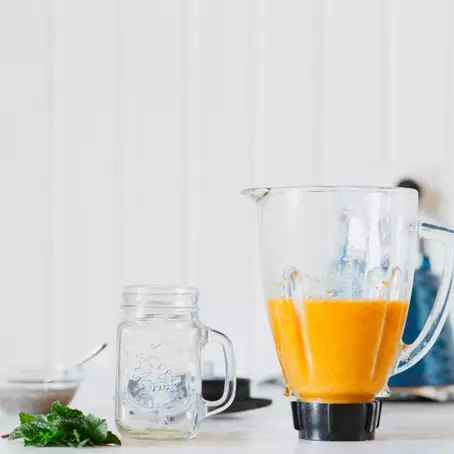 Cara praktis hilangkan bau tidak sedap di blender, cuma pakai 1 sampah dapur