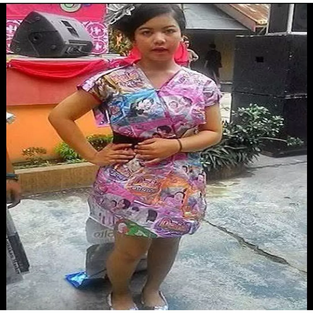 Dari plastik hingga uang, 13 potret kocak outfit warga +62 ini random banget nggak habis pikir