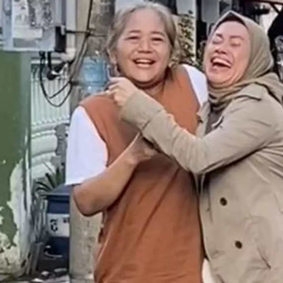 Momen haru pertemuan dua sahabat SMA setelah 30 tahun berpisah, sempat lupa nama dan kebingungan