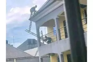 Sulit dimengerti, 11 potret kocak tukang bangunan banyak tingkah ini bikin geleng kepala