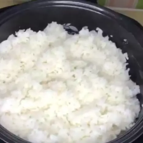 Bukan ditambah jeruk nipis, ini trik jitu menanak nasi agar lebih wangi dan tidak cepat basi