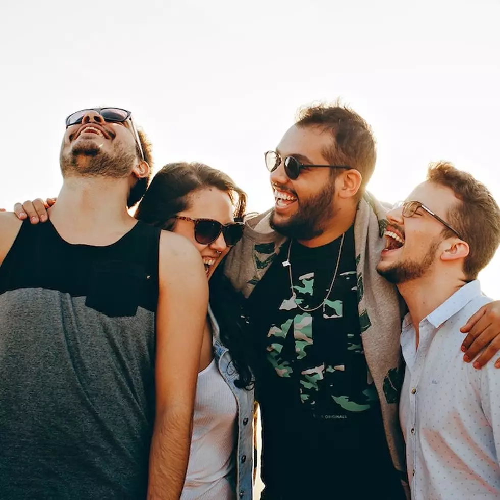 99 Kata-kata untuk sahabat dalam bahasa Inggris dan artinya yang menyentuh hati