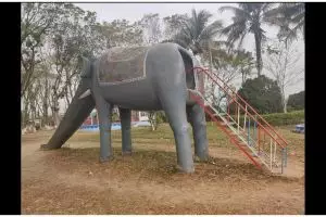 Nggak lucu tapi aneh, 11 potret kocak patung hewan di taman ini bentuknya nyeleneh abis