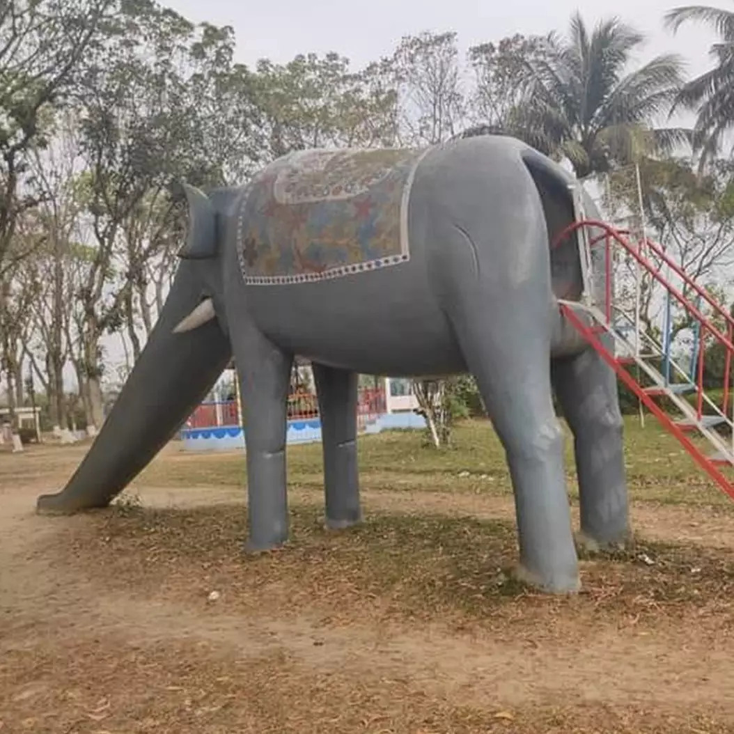 Nggak lucu tapi aneh, 11 potret kocak patung hewan di taman ini bentuknya nyeleneh abis