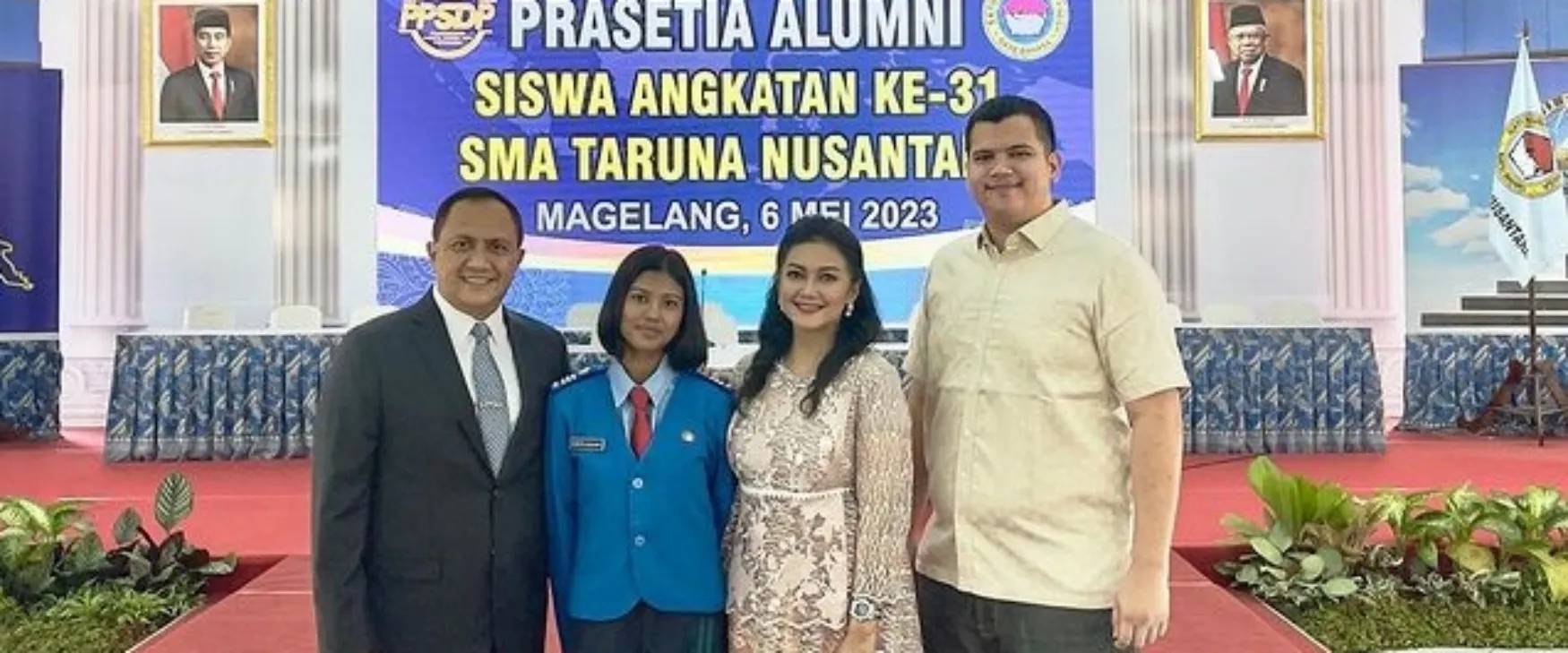 9 Momen Bella Saphira hadiri kelulusan anak sambungnya dari SMA Taruna, paras keduanya disebut mirip