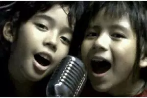 Dulu sahabat di IMB, 5 potret Brandon hadiri resepsi nikah Fay Nabila ini penampilannya bikin pangling