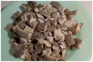 Tak perlu disikat dengan kapur sirih, ini cara hilangkan bau tak sedap pada babat sapi