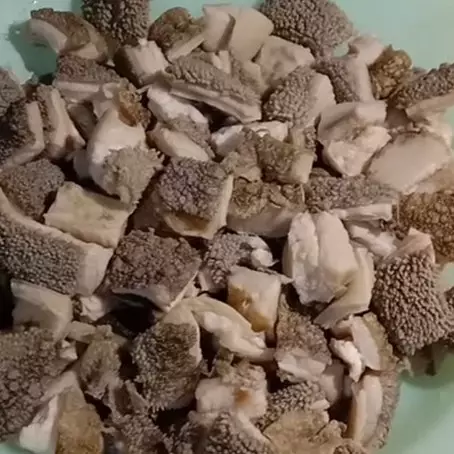 Tak perlu disikat dengan kapur sirih, ini cara hilangkan bau tak sedap pada babat sapi