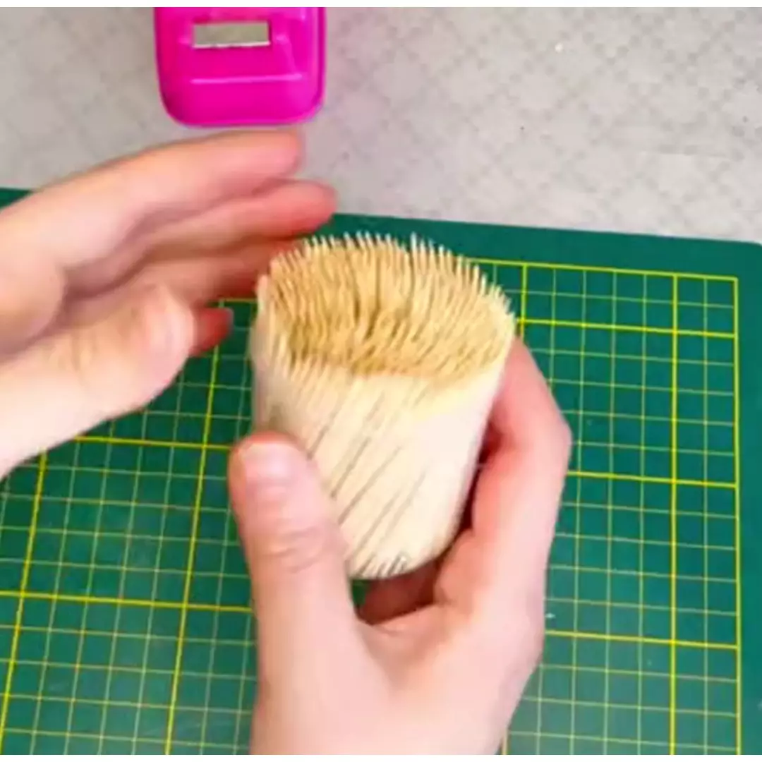 Hanya gunakan tusuk gigi, ini trik mudah bikin hiasan dinding estetik yang bikin rumah jadi artistik