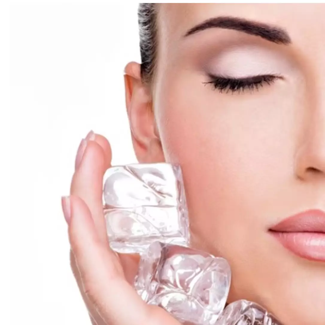 Trik bikin kulit glowing bebas bekas jerawat pakai skin ice cube dari 5 bahan dapur