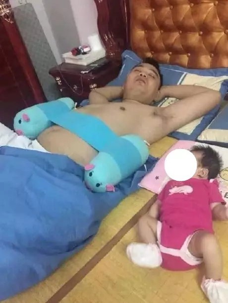 Potret kocak ayah momong anak Berbagai sumber