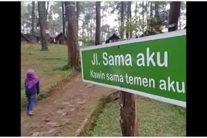 11 Potret kocak plang nama jalan ini bikin galau, bacanya kok jadi baper ya?