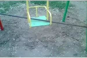 Bentuknya aneh banget, 11 potret kocak wahana bermain ini penampakannya bikin bertanya-tanya