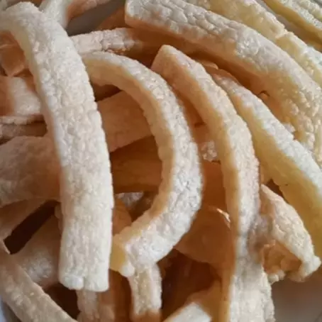 Trik goreng kerupuk rambak supaya mekar sempurna, nggak keras, dan tak menyerap minyak