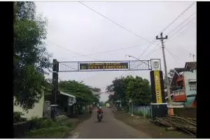 Nyeleneh abis, 13 potret kocak gapura ini penampakannya bikin geleng kepala