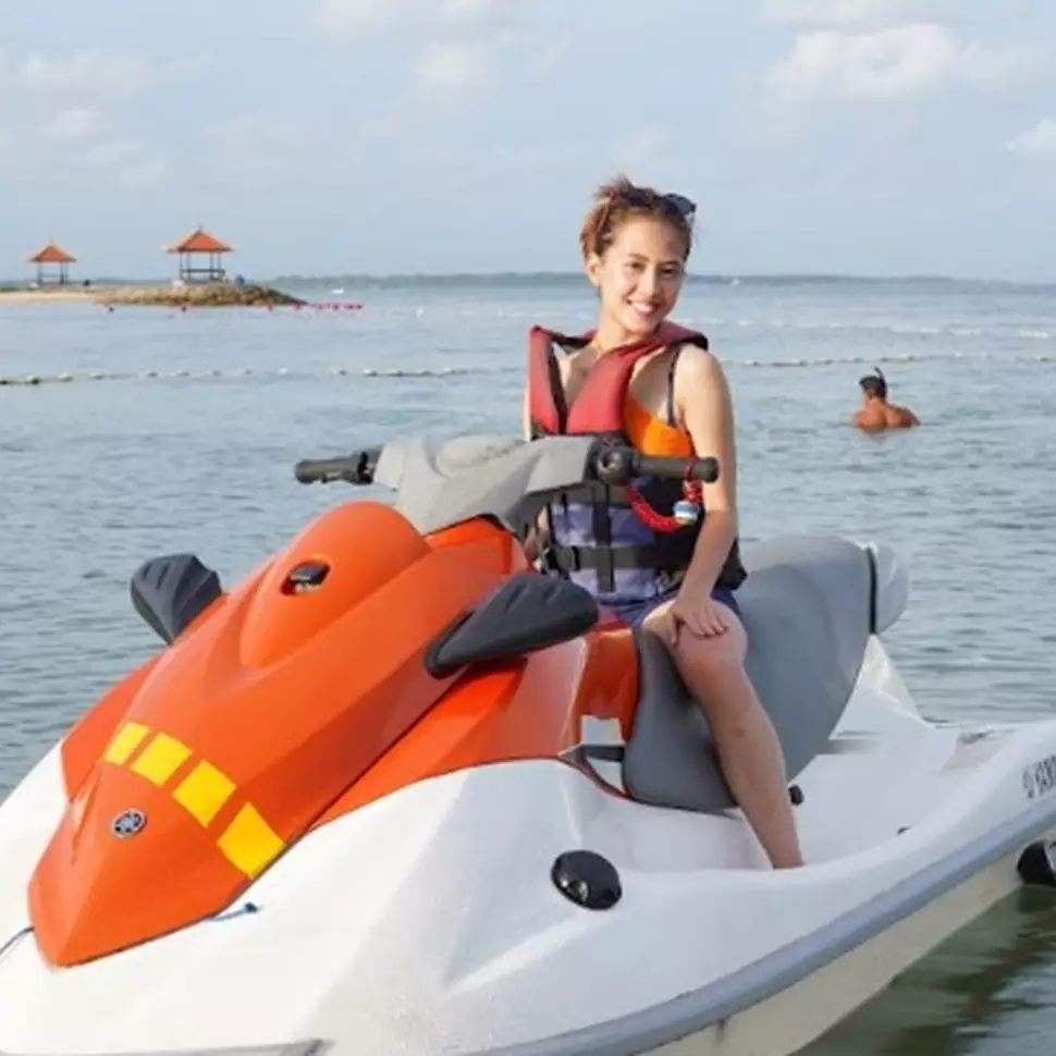 Adhisty Zara ditantang ekstrim dan fun lewat Vidio original series YOLO! (You Only Live Once)