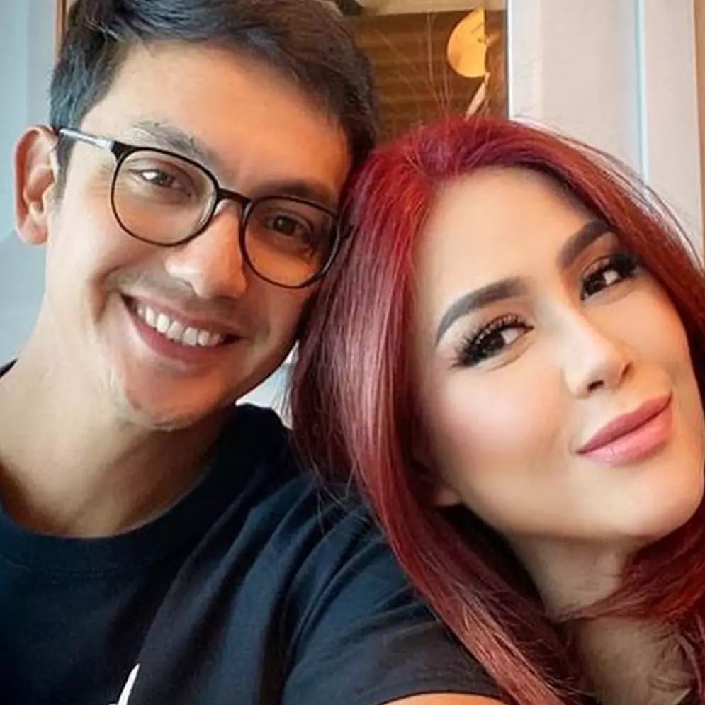 Potret nostalgia 9 pasangan pesinetron era 90-an saat menikah, Anjasmara bikin emak-emak jatuh hati