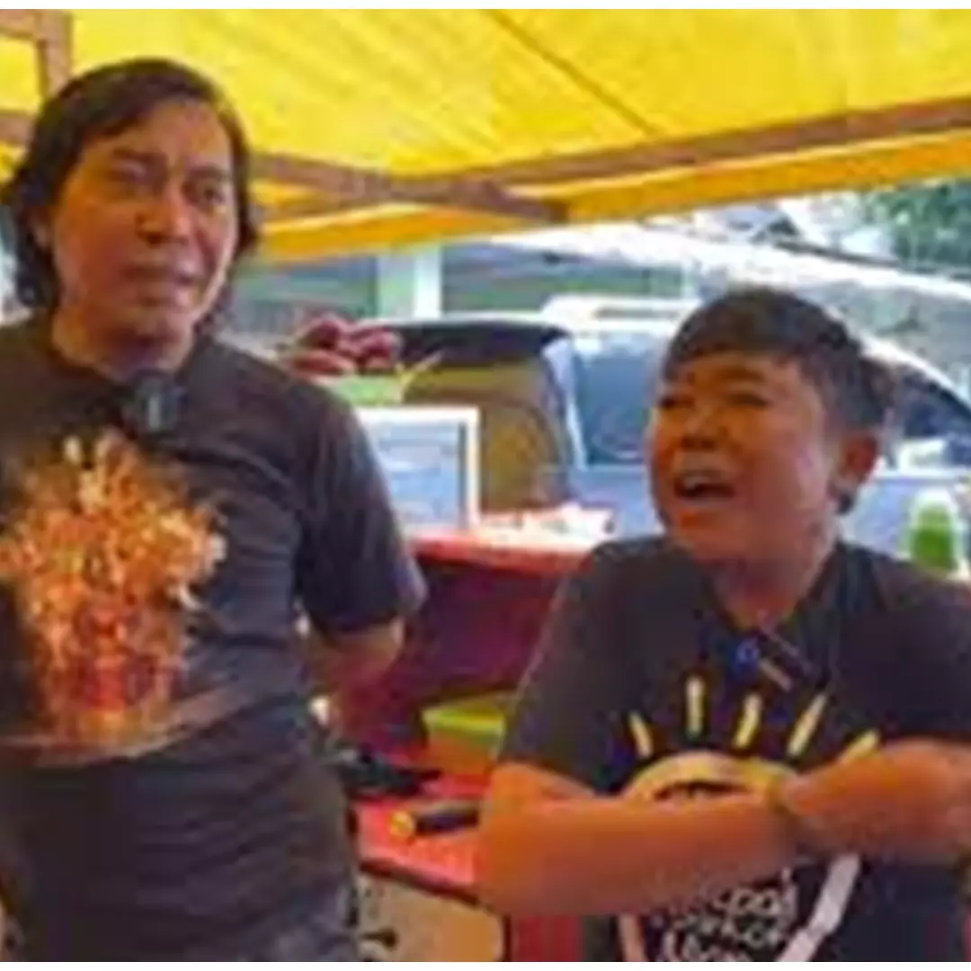 Patner Komeng dalam acara komedi Spontan ini sekarang jualan pecel lele, intip 9 potret terbarunya