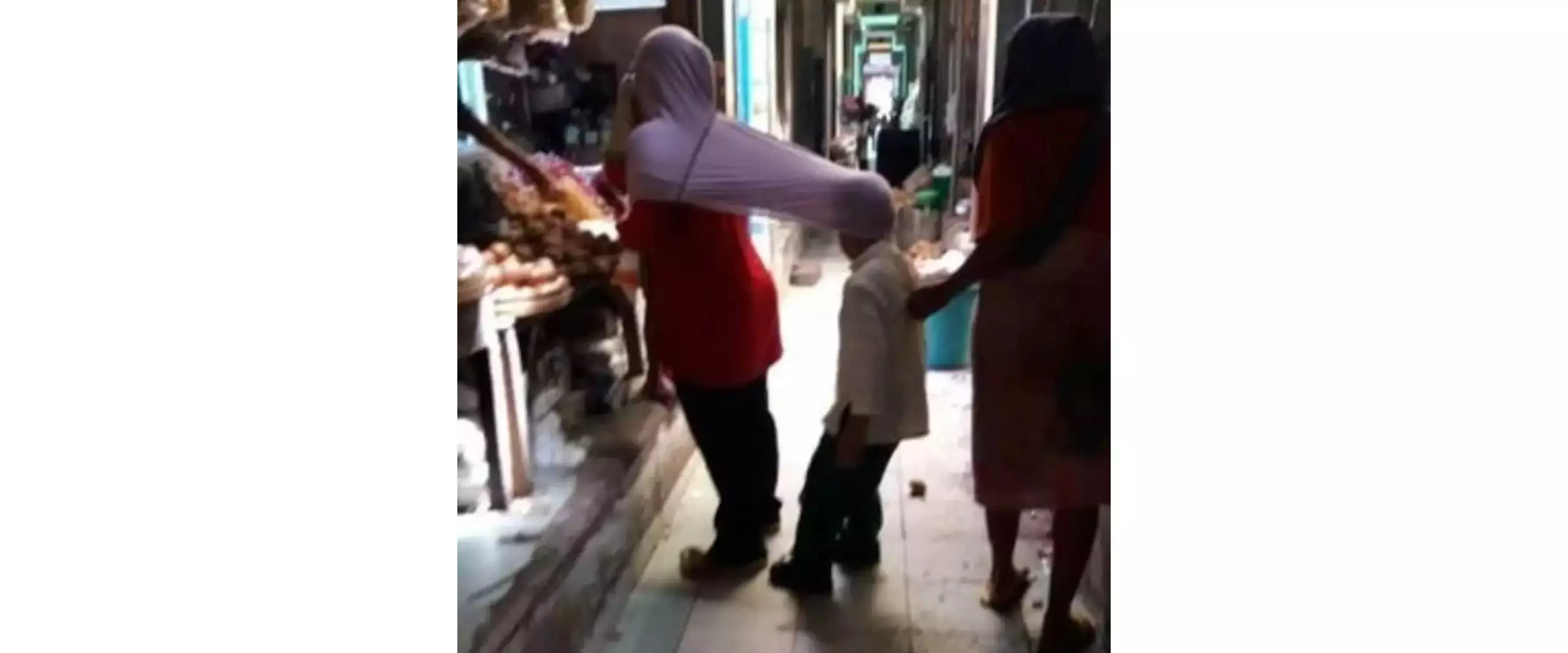 11 Potret kocak emak-emak saat berbelanja ini bikin bingung 1 pasar, ada-ada saja kelakuannya