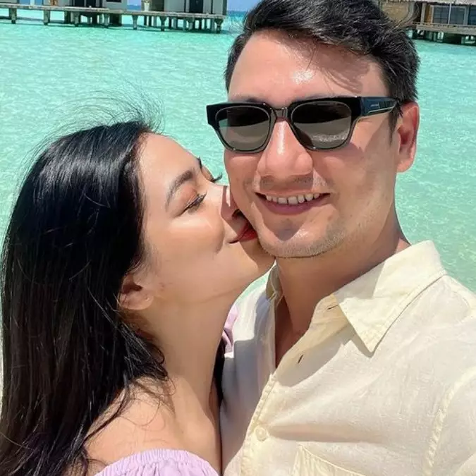 Diterpa isu perselingkuhan, intip 9 momen mesra Christian Sugiono dan Titi Kamal kondangan bareng