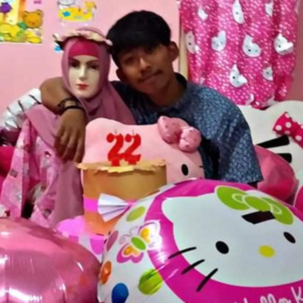 11 Potret kocak akal-akalan jomblo biar nggak kelihatan ngenes ini bikin nyengir lebar