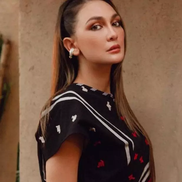 Dikabarkan sedang jalin hubungan, ini 9 kedekatan Luna Maya dan Maxime Bouttier yang kian lengket