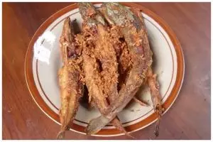 Trik goreng ikan lele supaya gurih sampai ke dalam, tak hancur, dan renyah meski tanpa tepung