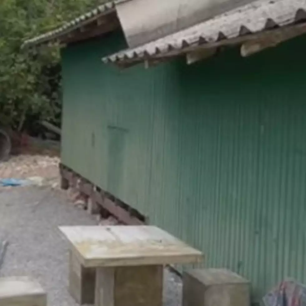 Bikin menipu, 7 potret rumah dari seng ini ternyata dalamnya mewah bak kamar hotel