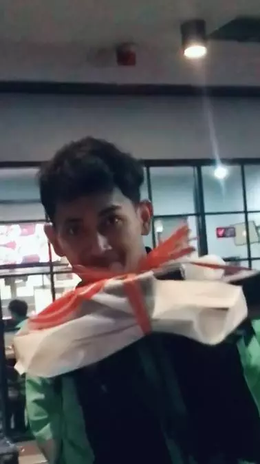 momen romantis perempuan temani suaminya cari uang TikTok