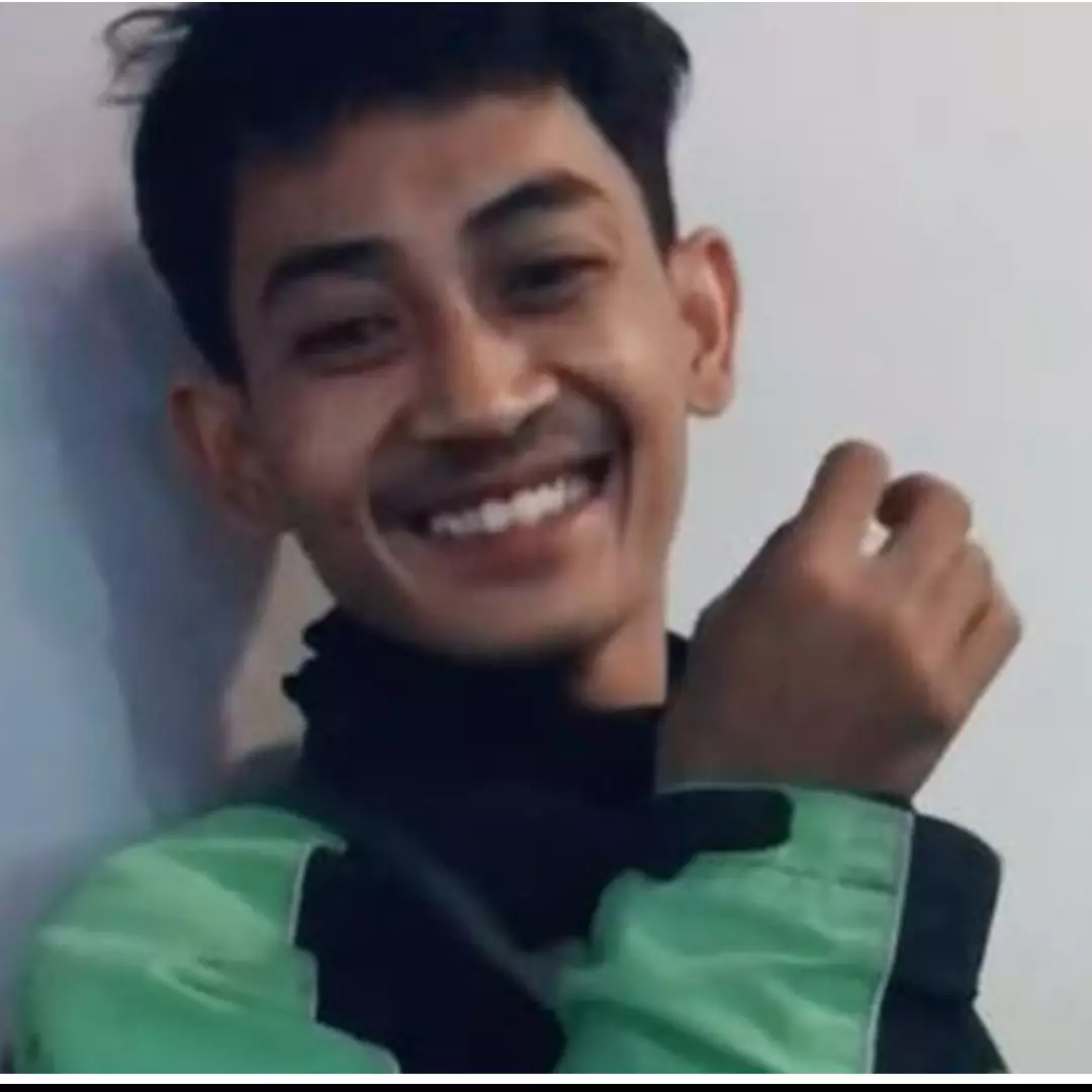 Viral momen romantis istri temani suami kerja jadi driver ojek online, disebut pasangan idaman