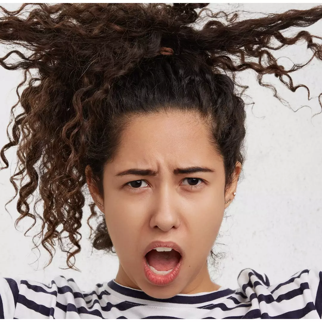 Hanya pakai 3 bahan makanan, begini trik melembutkan rambut keriting agar mudah diatur