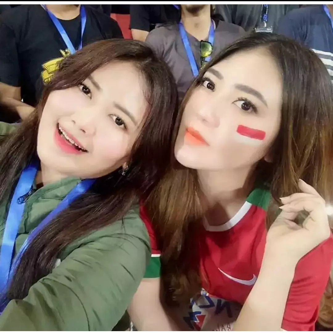 Tak hadiri pernikahan sang adik, ini 11 potret kedekatan Via Vallen dengan Mella Rossa