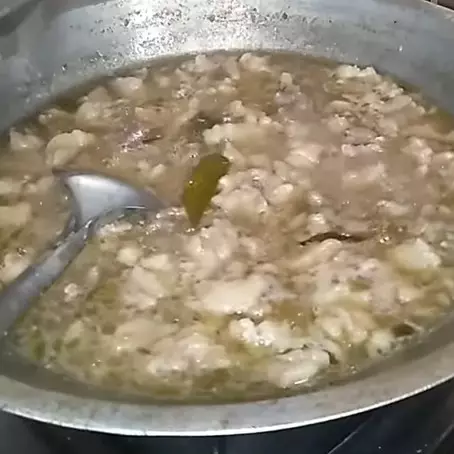 Gurih maksimal dan antibau prengus, begini trik bikin kaldu daging dari tetelan sapi