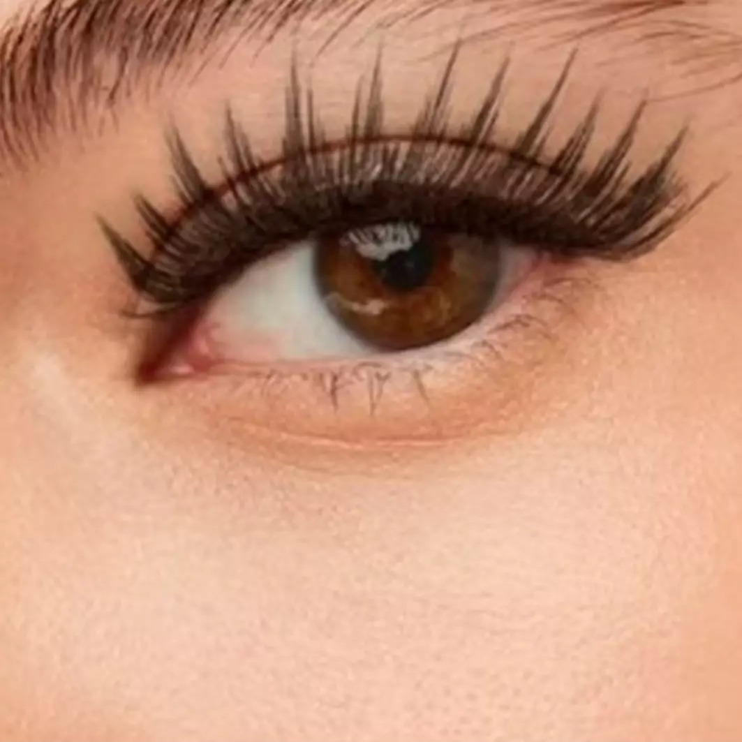 Nggak perlu eyelash extension, ini 9 cara menebalkan bulu mata pakai bahan alami