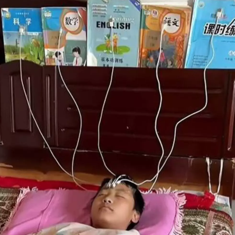 Sulit dimengerti, 11 potret kocak gaya belajar orang ini bikin garuk kepala saking absurdnya