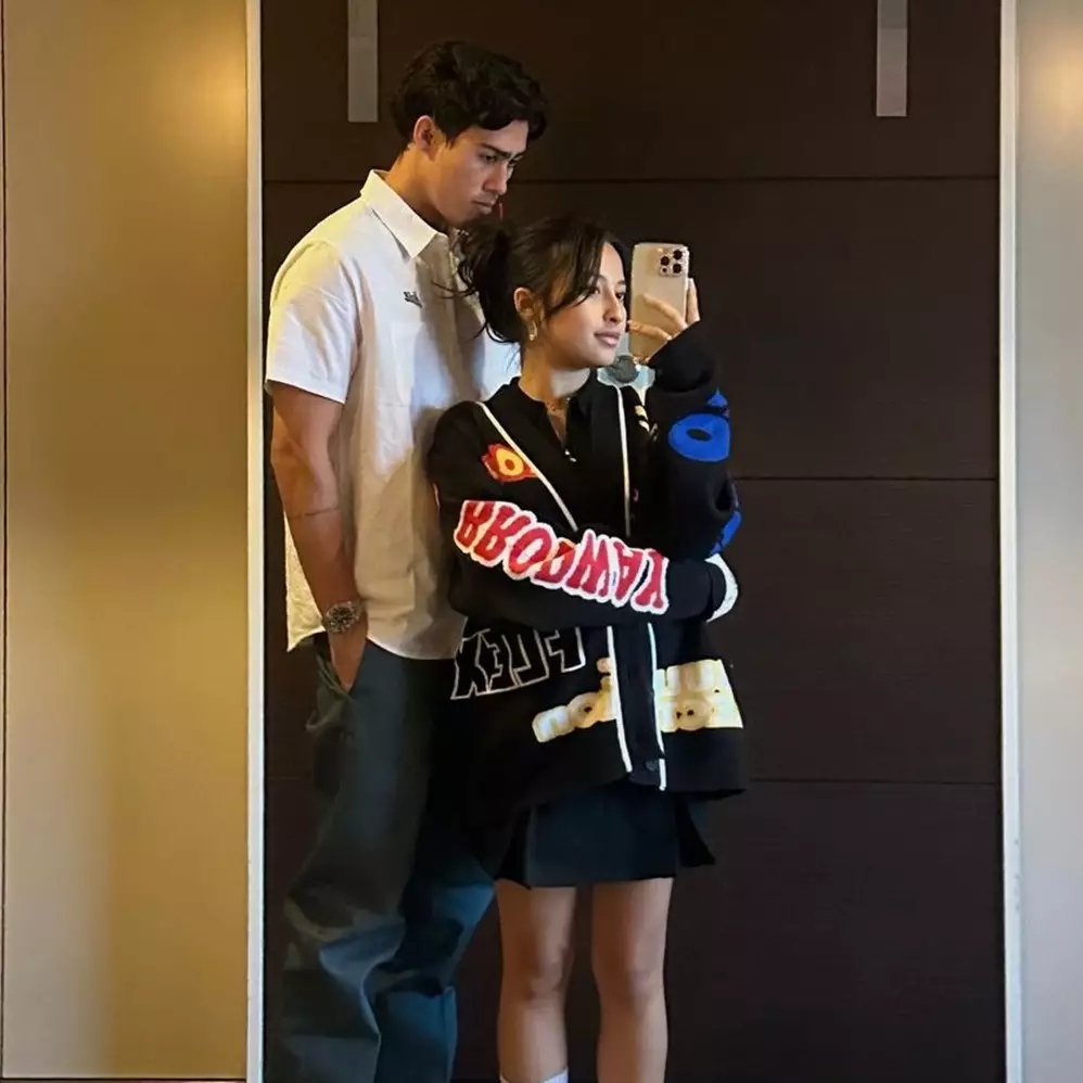 Bahagia hamil di usia 21 tahun, ini 11 potret mesra Jennifer Coppen pamer baby bump bareng pasangan