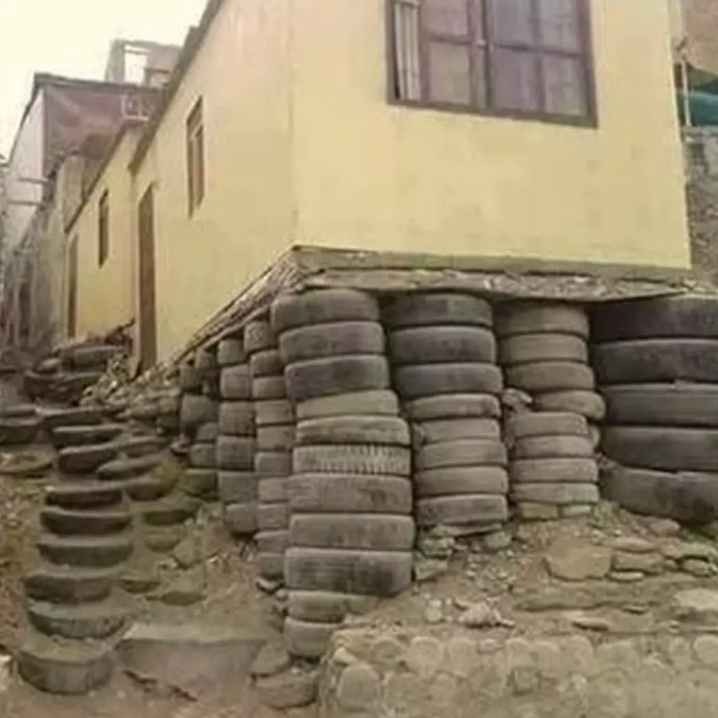 Nyeleneh abis, 11 potret kocak pondasi rumah ini lihatnya jadi ngeri-ngeri sedap