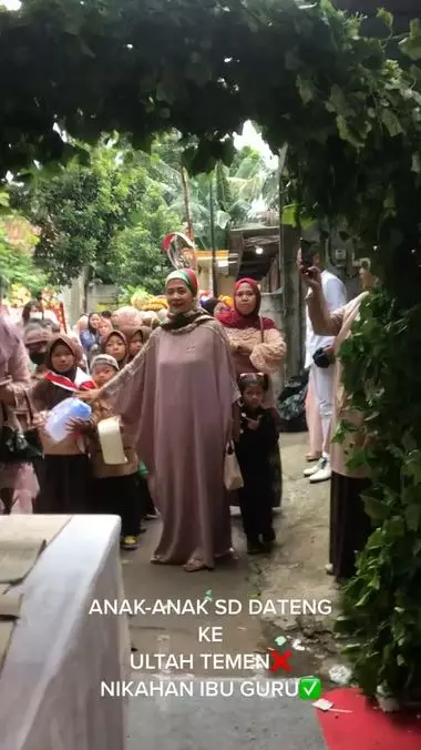 murid datang ke pernikahan guru TikTok