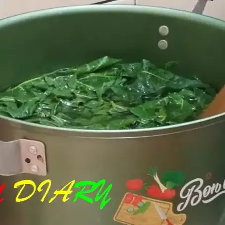 Tak perlu tanah liat, ini trik merebus daun pepaya agar tidak pahit dan warnanya tetap hijau