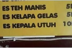 13 Potret kocak spanduk pedagang es kelapa muda ini tulisannya salah tapi bikin ketawa