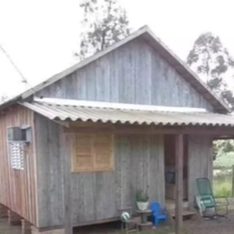 7 Potret bagian dalam rumah berdinding kayu ini bikin takjub, kamar mandinya mewah bak hotel