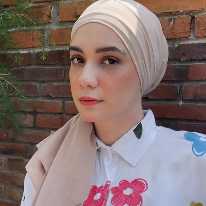 11 Potret Putri Anne dan anaknya liburan di Australia, gaya hijabnya jadi sorotan