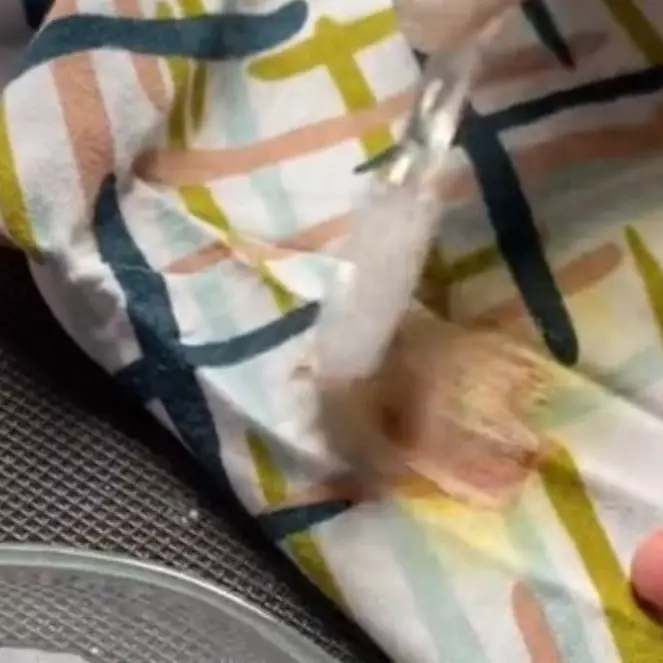 Cuman pakai 1 bahan kue, ini cara ampuh menghilangkan noda kunyit yang membandel pada pakaian