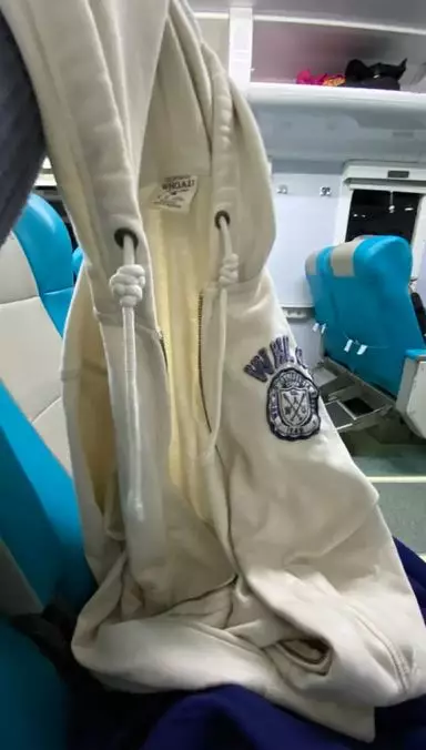 cara menyulap sweater jadi bantal leher TikTok