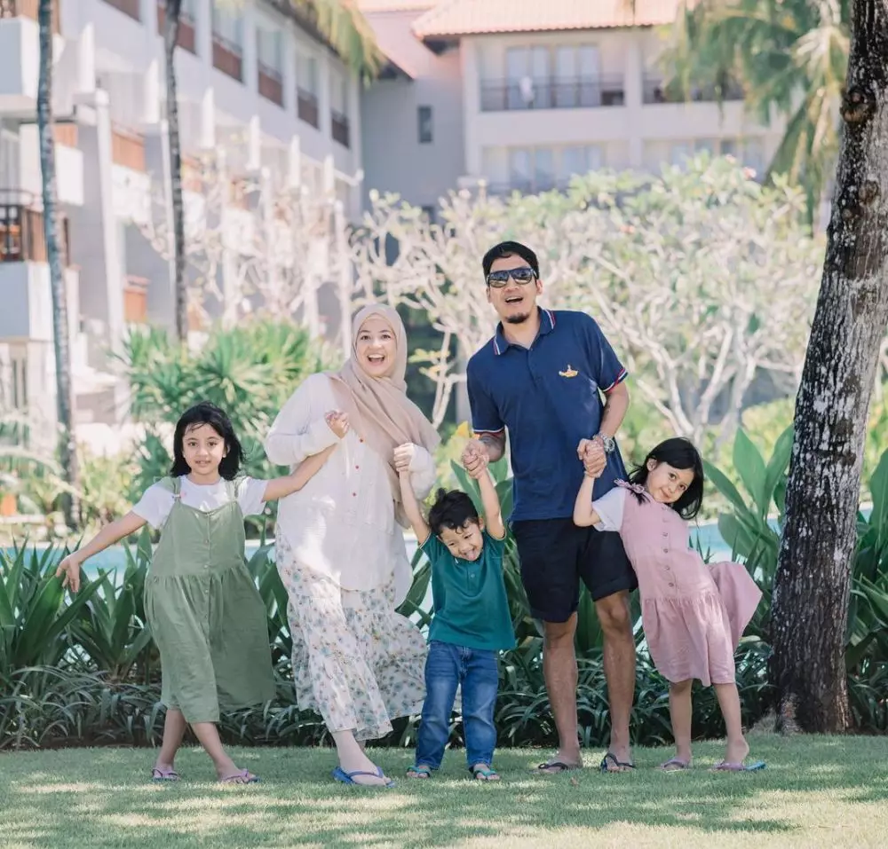 alasan desta dan natasha cerai © Instagram alasan desta dan natasha cerai © Instagram