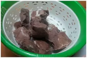 Trik mengempukkan dan menghilangkan bau amis lidah sapi cuma pakai 1 bahan